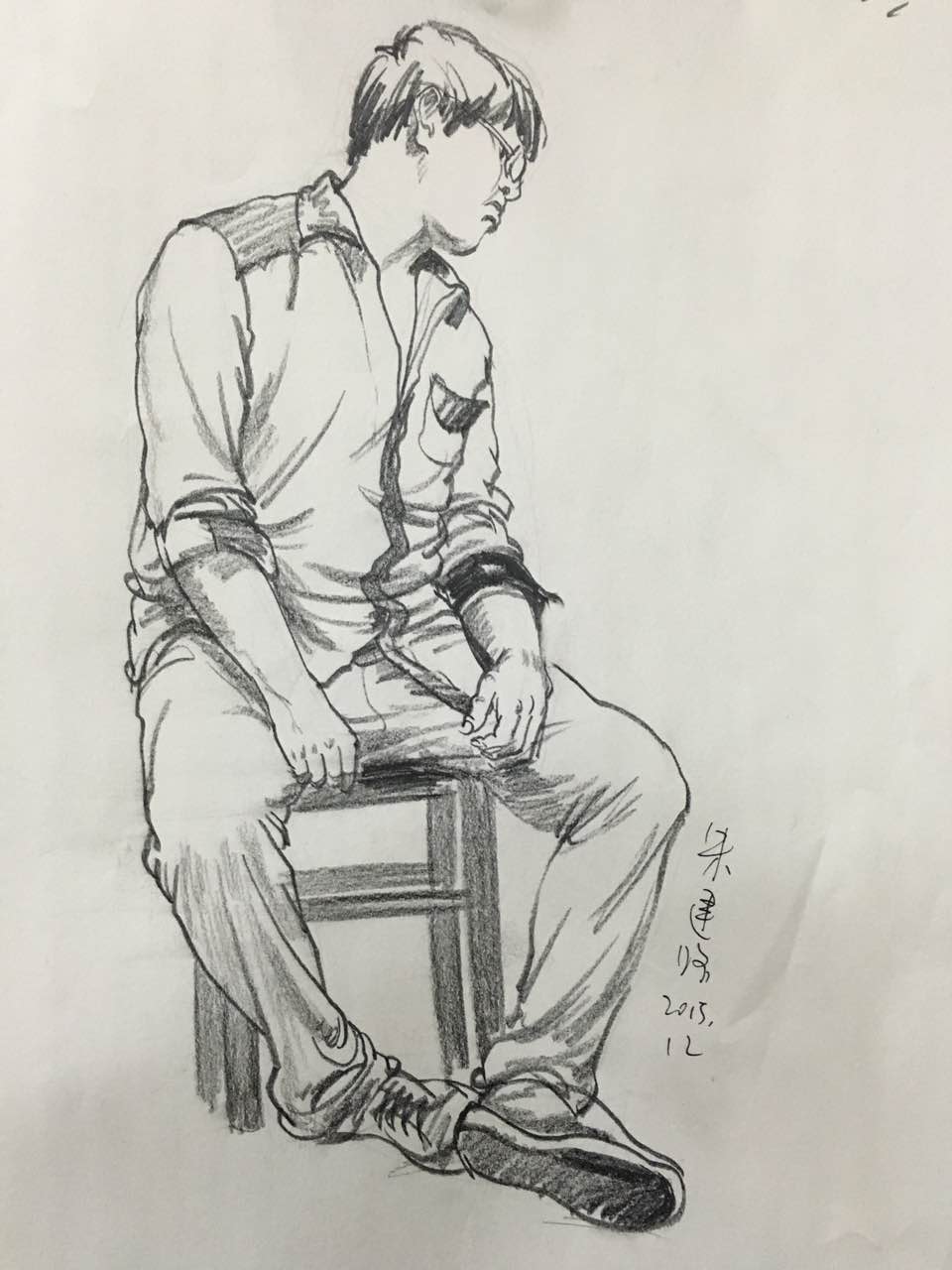 人物素描坐姿男孩范畫賞析