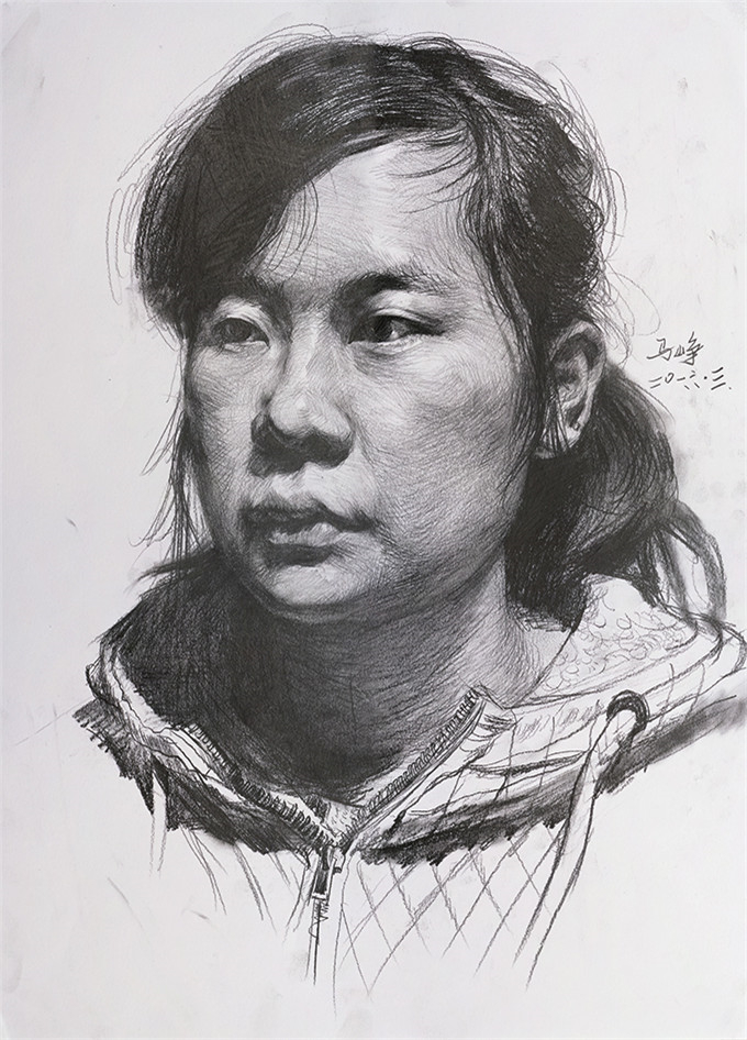 素描頭像微胖女士范畫賞析