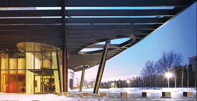 找美術培訓班的好處？室外學習美術的隱患有哪些？